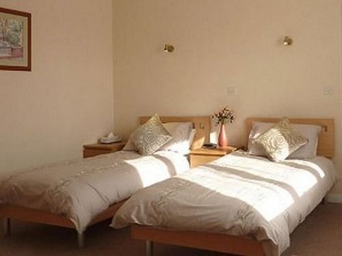 Bed and Breakfast 21 Park Lane Коршем Екстер'єр фото